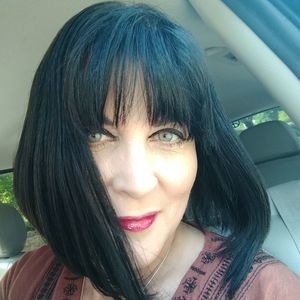 Meet your Posher, Marisa l.